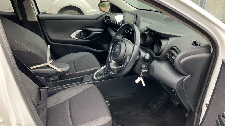 Toyota Yaris 1.5 Hybrid Design 5dr CVT Hybrid Hatchback